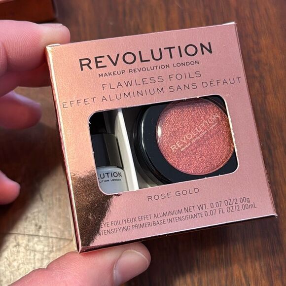 Revolution Makeup Flawless Foils Eye Shadow 3 Pack Gold, Pink, White - Picture 4 of 5